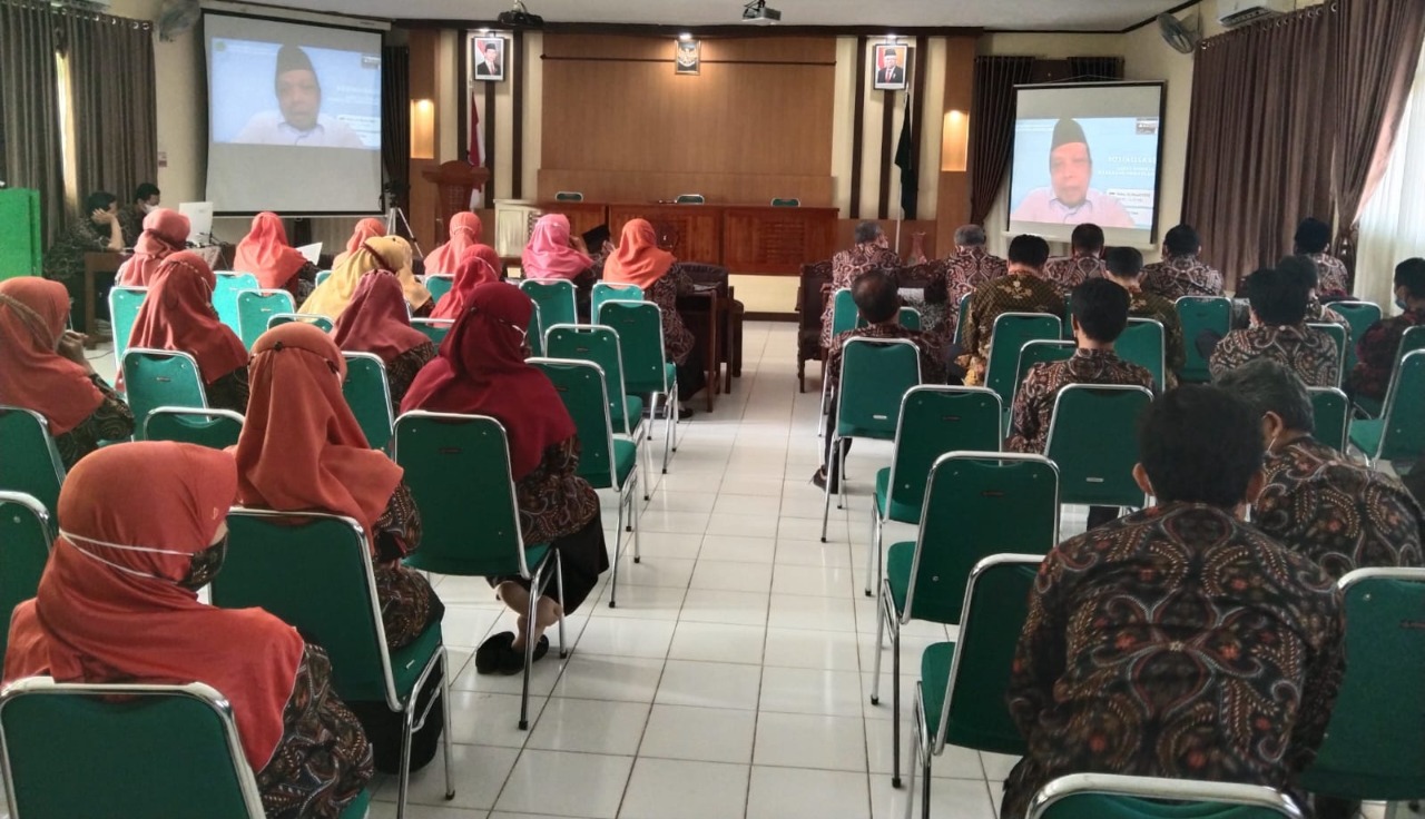MTsN 1 Kebumen Ikuti Sosialisasi Audit Kinerja Madrasah Unggulan