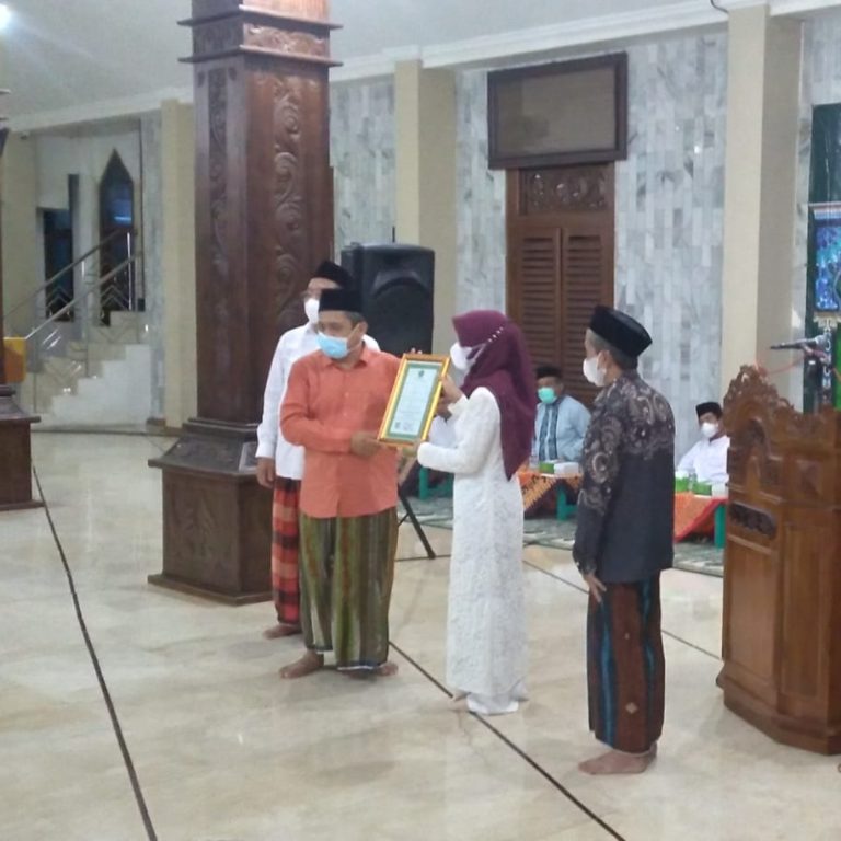 Kemenag Kebumen Serahkan ID Masjid Agung Kebumen