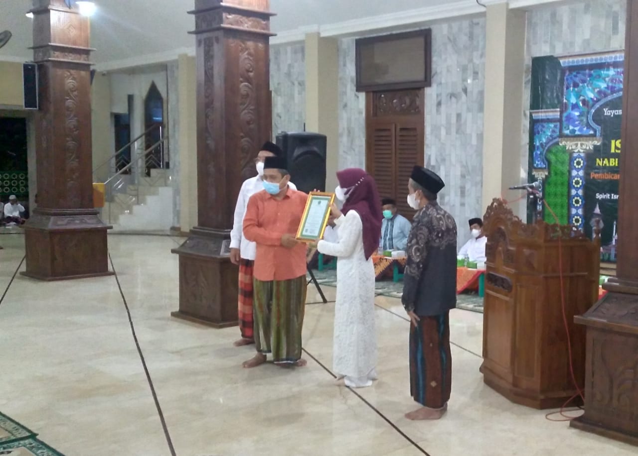 Kemenag Kebumen Serahkan ID Masjid Agung Kebumen