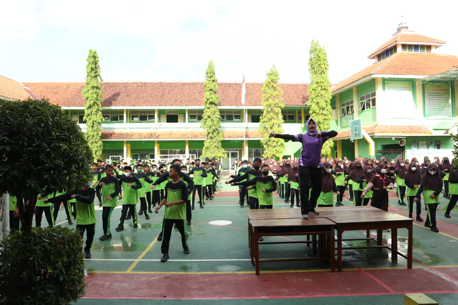 Senam Jum’at Sehat Ceria, MTs Negeri 8 Kebumen