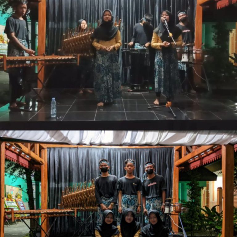 Group Maen Music MAN 4 Kebumen Sulap Gazebo Jadi Panggung Konser
