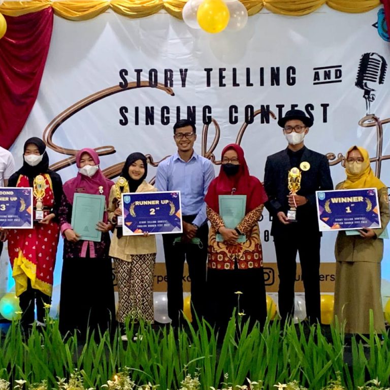 Bawakan cerita ” The Story of Pinang Mountain”, Siswi MAN 3 Kebumen Juara Lomba Story Telling