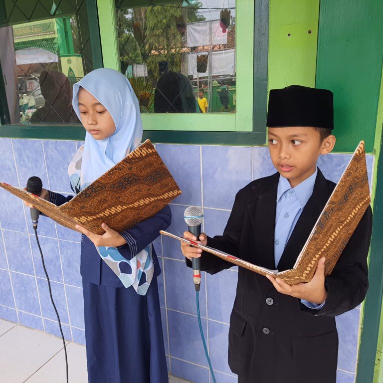 Pembukaan AKSIOMA MI Kabupaten Kebumen Dipandu MC Cilik dengan Bilingual
