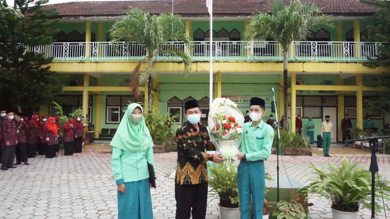 Suasana Haru Selimuti Apel Perpisahan Kepala MAN 1 Kebumen