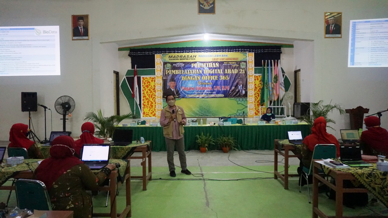 Hadapi Pembelajaran Digital Abad 21, MAN 1 Kebumen Gelar Pelatihan Office 365