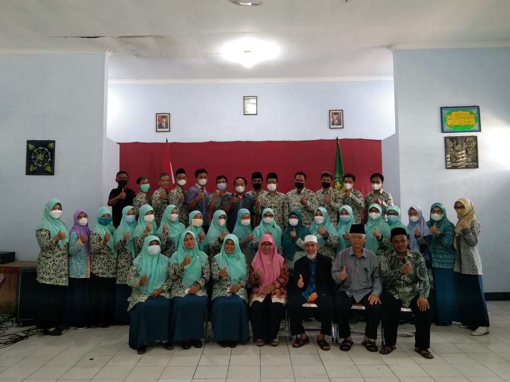 Tiga Puluh Delapan Tahun Mengabdi, MIN 1 Kebumen Lepas Salah Satu Guru Terbaiknya