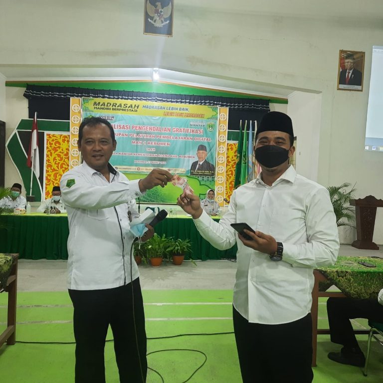 Ingatkan Bahaya Gratifikasi, Kemenag Kebumen Sosialisasi Pengendalian Gratifikasi di MAN 1 Kebumen