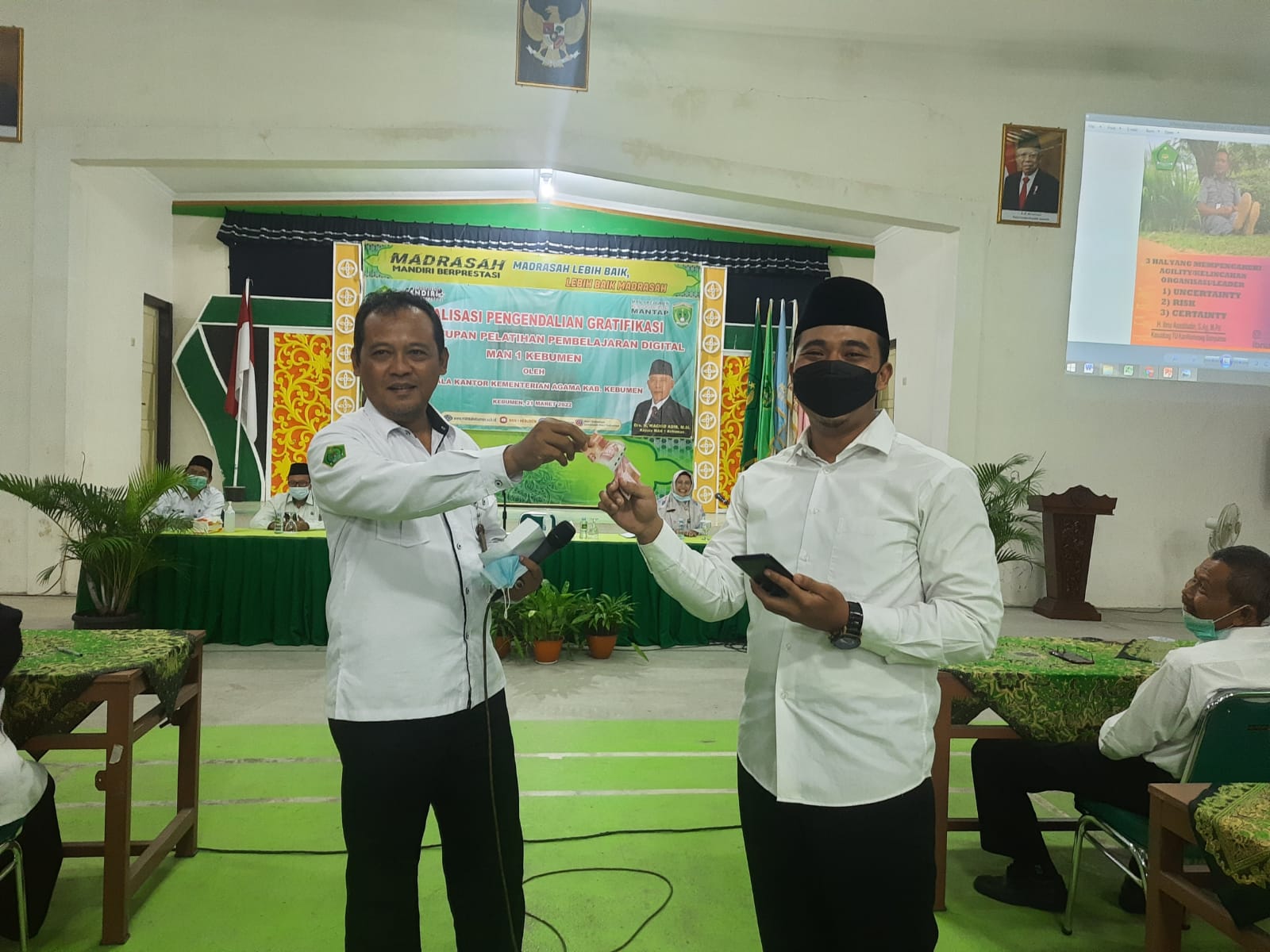 Ingatkan Bahaya Gratifikasi, Kemenag Kebumen Sosialisasi Pengendalian Gratifikasi di MAN 1 Kebumen