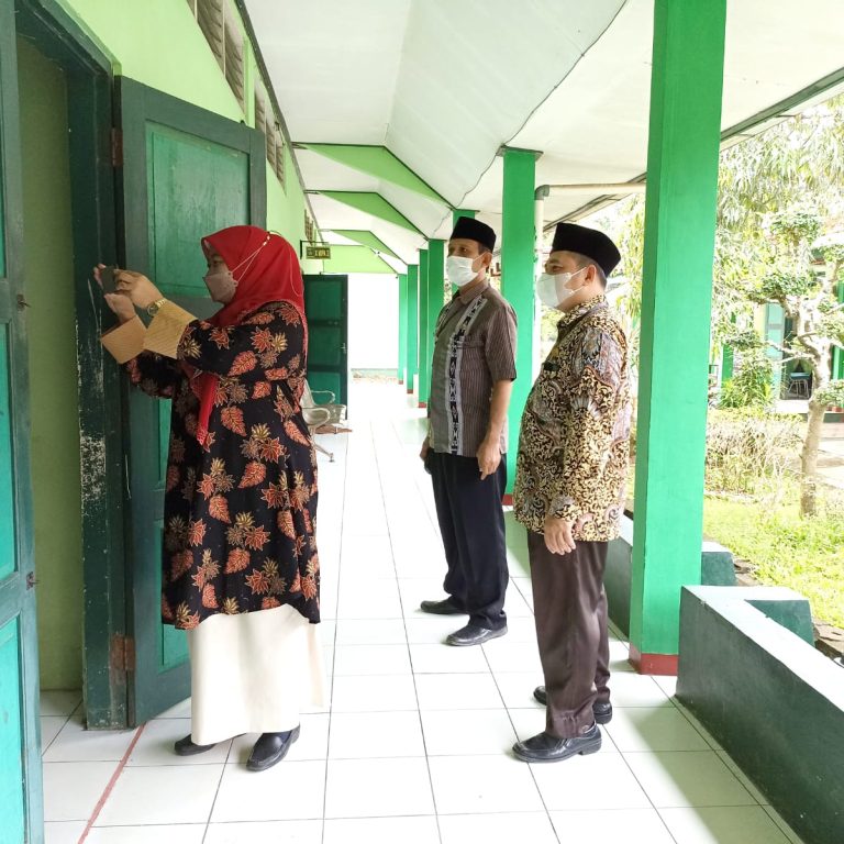 Kasi Penmad Kankemenag Kebumen Monitoring Pelaksanaan UM di MAN 3 Kebumen