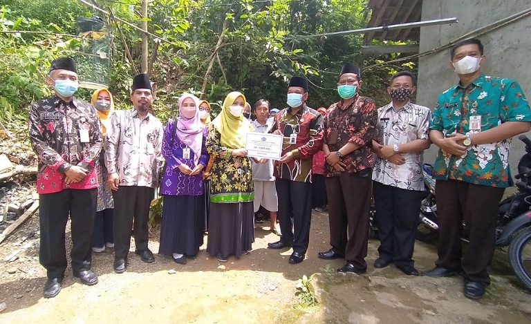 UPZ Kemenag Banjarnegara Salurkan Bantuan Bagi Masyarakat Terdampak Bencana Alam