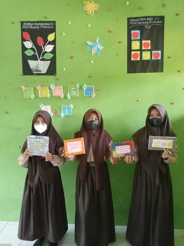 Keren, Siswa MTs N 4 Rembang Daur Ulang Limbah Kertas Menjadi Kerajinan