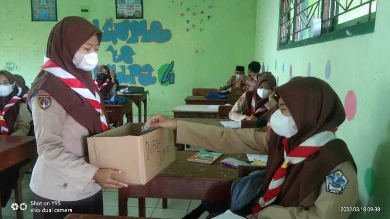 Tingkatkan Jiwa Sosial, OSIM MAN 1 Rembang Gencarkan Program Infak Jumat