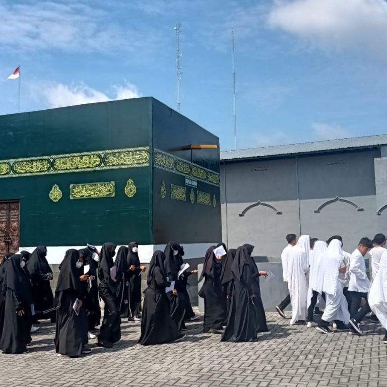 Tahun ke 2 MA Al Islam Jamsaren Giat Manasik Haji dan Umroh