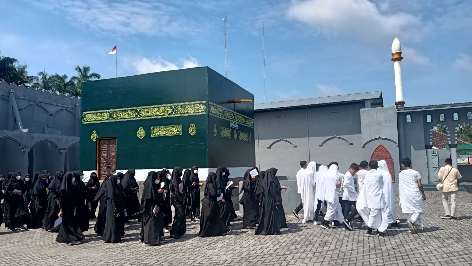 Tahun ke 2 MA Al Islam Jamsaren Giat Manasik Haji dan Umroh
