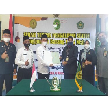 Kakanwil Tandatangani Serah Terima Alih Status BMN Dari Mahkamah Agung ke Kementerian Agama