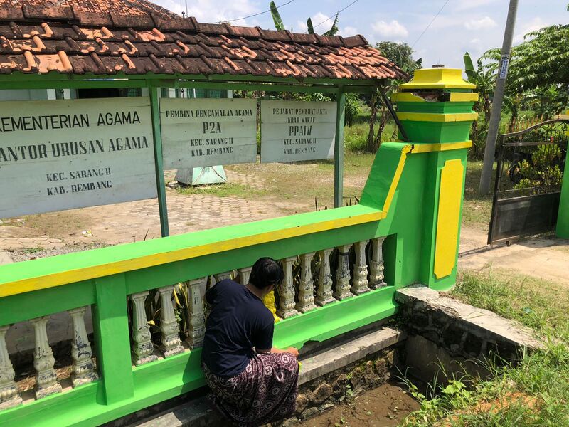 Sambut Ramadan, KUA Sarang II Bersihkan Lingkungan Kantor