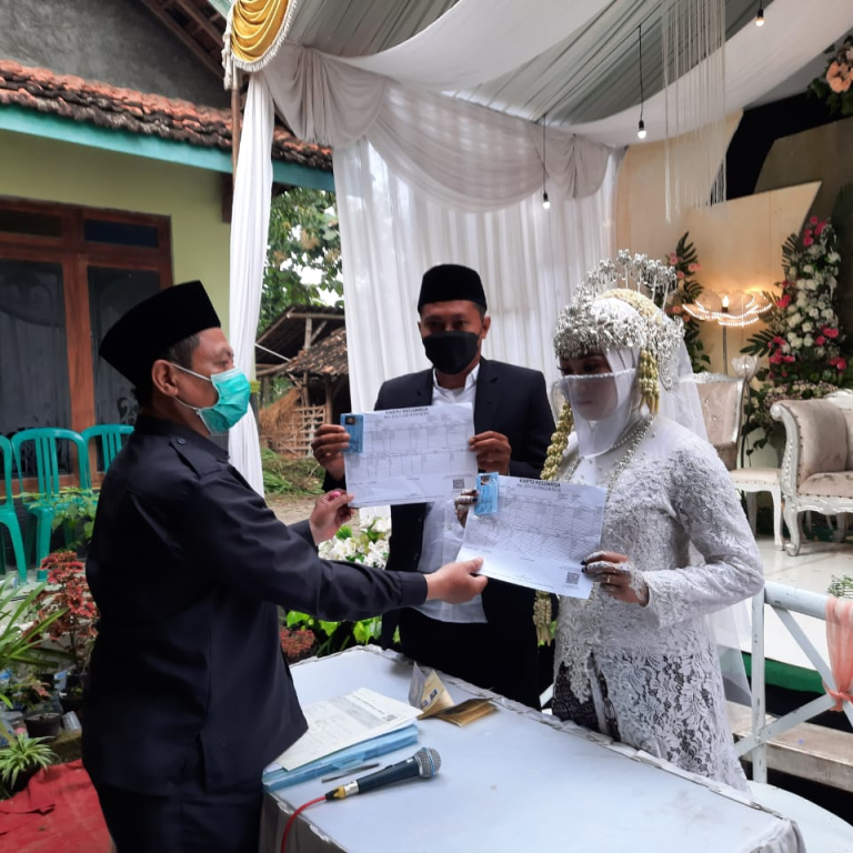 Pasangan Pengantin Ini Puas akan Layanan Mantan Terindah