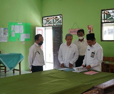 Monev Ujian Madrasah di MTsN 3 Brebes