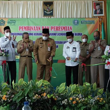 Kakanwil Kemenag Jateng dan Bupati Blora Resmikan Penggunaan Boarding School MTsN Blora