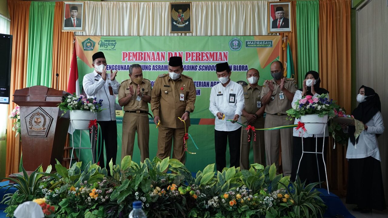 Kakanwil Kemenag Jateng dan Bupati Blora Resmikan Penggunaan Boarding School MTsN Blora
