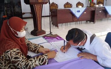 45 Guru Lulusan PPG 2021 Terima Buku Rekening