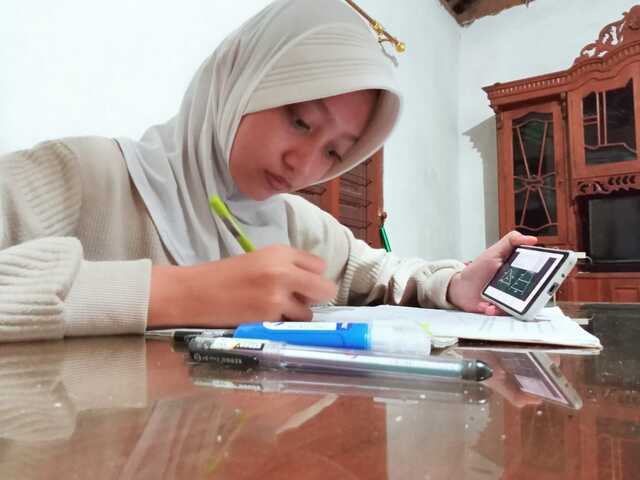 Asyiknya Sinau Bareng Matematika Via WAG