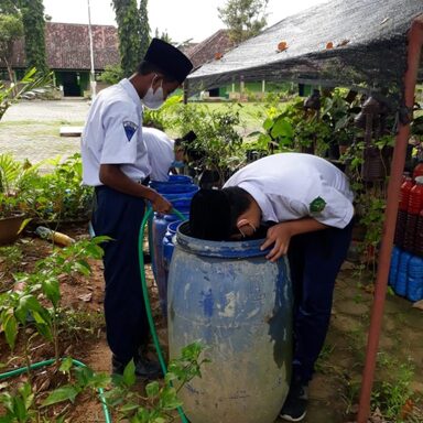 Siswa MTs Negeri 2 Rembang Dibekali Life Skill Ternak Lele