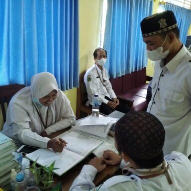 Tata Usaha MTsN 2 Rembang Terapkan Prinsip Service Excellent
