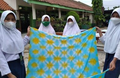 Tingkatkan Kreativitas Seni Batik Peserta Didik MTs Ma’arif Mandiraja Lewat Ujian Praktik