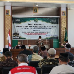 Kakankemenag Kab Boyolali memberikan sambutan pada acara Rakor Pendaftarand an Pembatalan Haji Reguler Kankemenag Kab. Boyolali