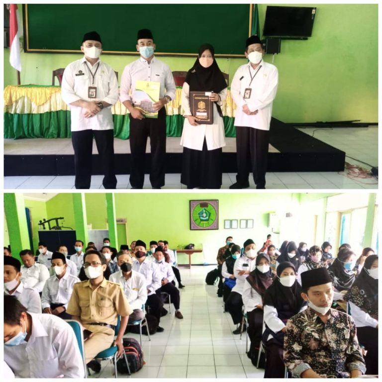 100 Guru Kemenag Demak Terima Sertifikat PPG