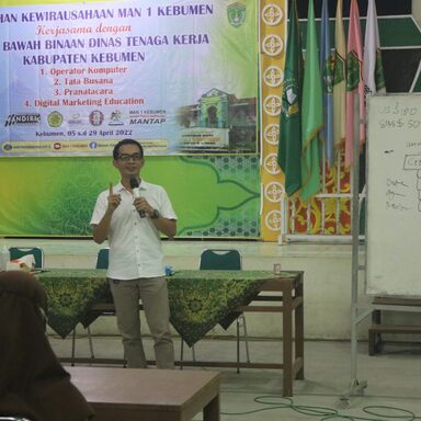 Tangkap Peluang Bisnis Online, MAN 1 Kebumen Gelar Pelatihan Kewirausahaan Digital Marketing Education