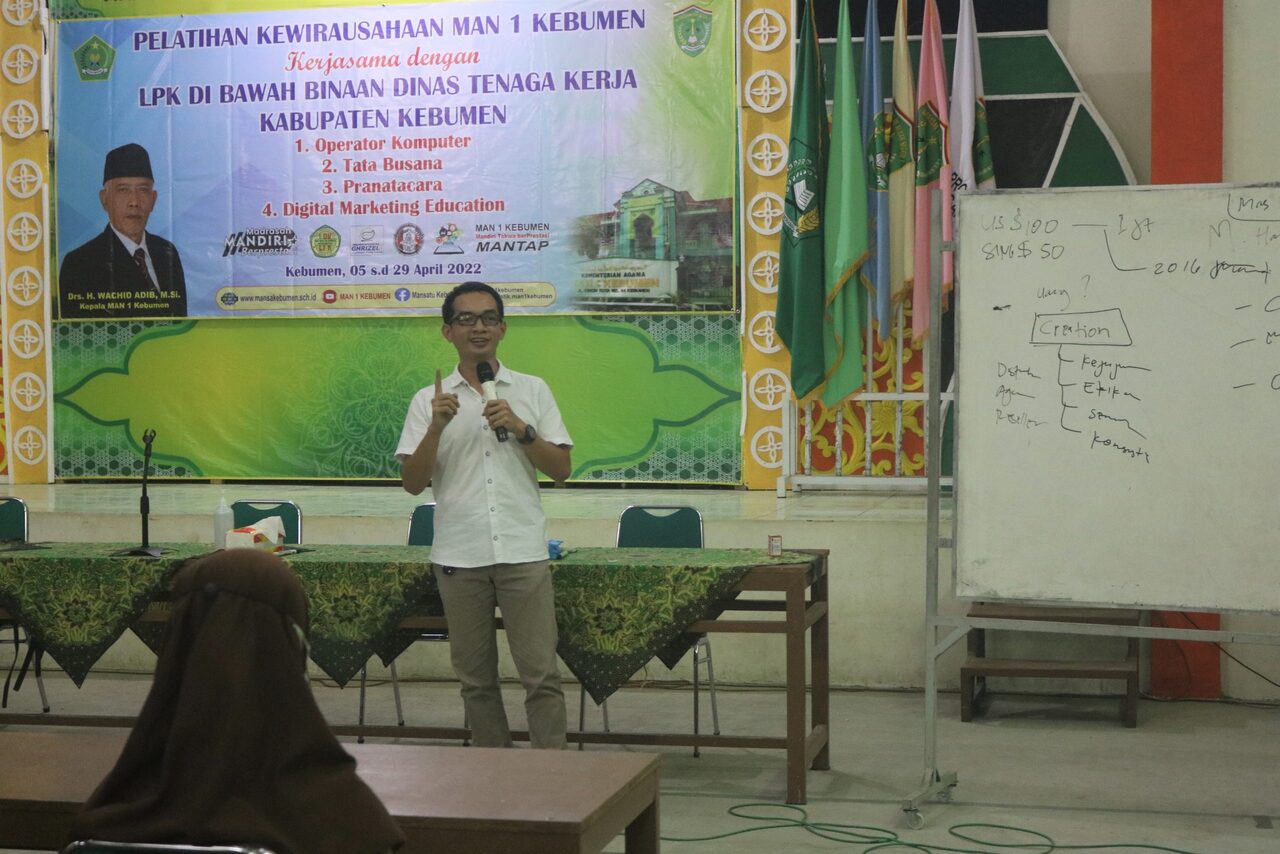 Tangkap Peluang Bisnis Online, MAN 1 Kebumen Gelar Pelatihan Kewirausahaan Digital Marketing Education
