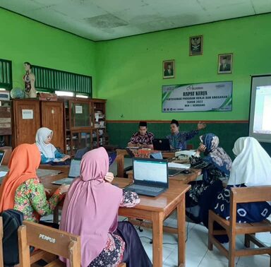 Pastikan  Transparan, Pengawas Dampingi Rapat Anggaran MIN 1 Rembang