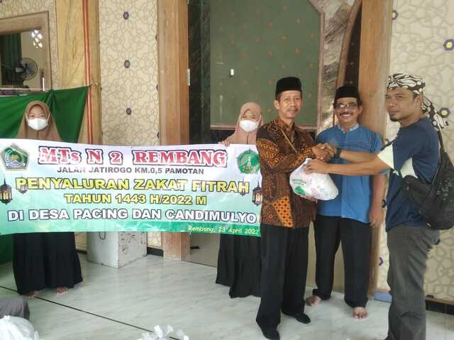 Gandeng Desa, MTsN 2 Rembang Distribusikan Zakat
