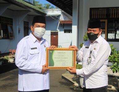 MTs Negeri 3 Banjarnegara Terima Penghargaan Mitra Sahabat Madrasah Berprestasi