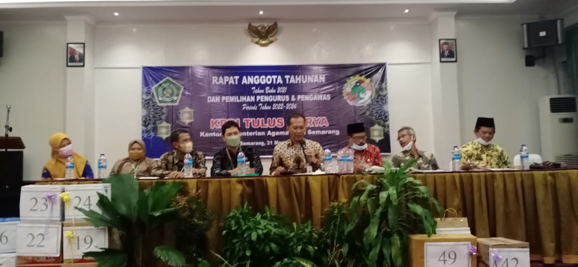Amhal Gedok Palu Penanda Diterimanya LPJ Pengurus dan Pengawas Koperasi Tahun Buku 2021