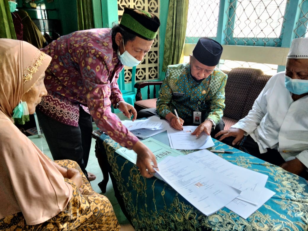 Kepala KUA Kebumen Pimpin Ikrar Waqaf Di Panjer Kebumen