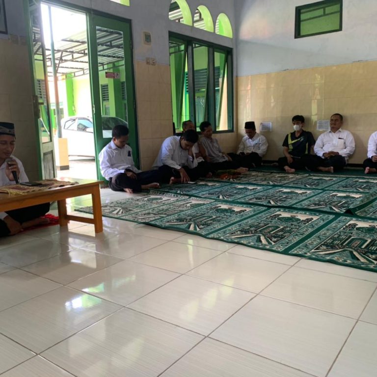 Kaji Kitab Arbain Nawawi, Guru MIN 1 Kebumen Ikuti Tebar Kalam