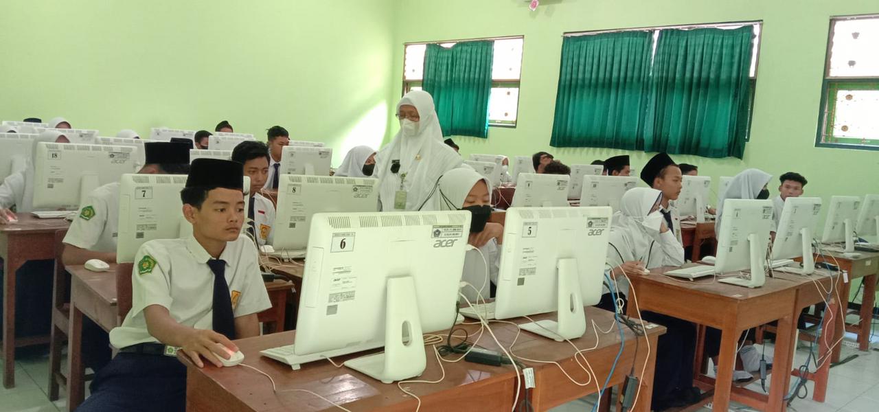 MTs Negeri 3 Kebumen Laksanakan UMBK dengan E-Learning