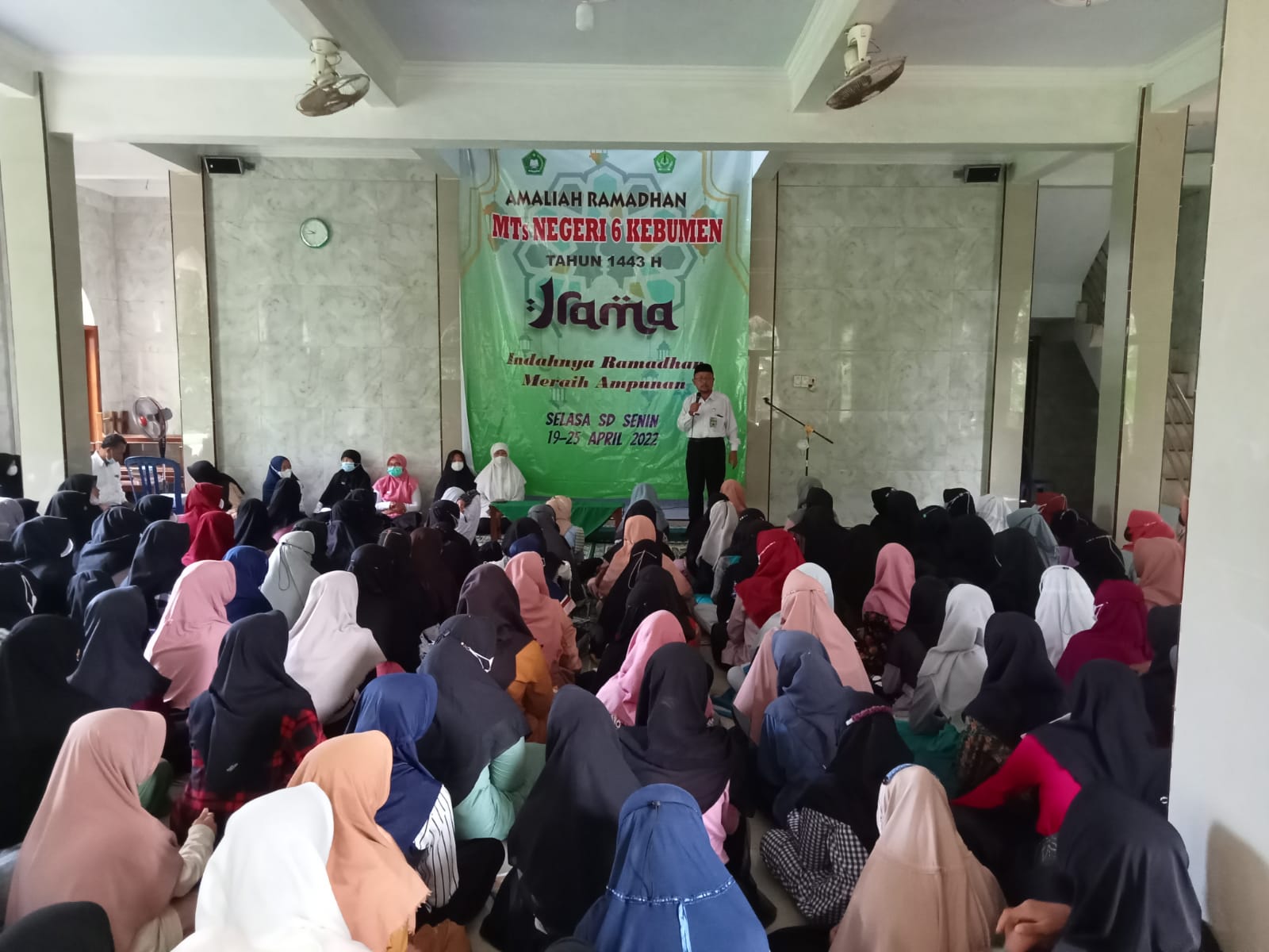 Pembinaan Fikih Wanita, Al Khoeriyah Ajak Peserta Didik MTsN 6 Kebumen Pahami 2H 3M