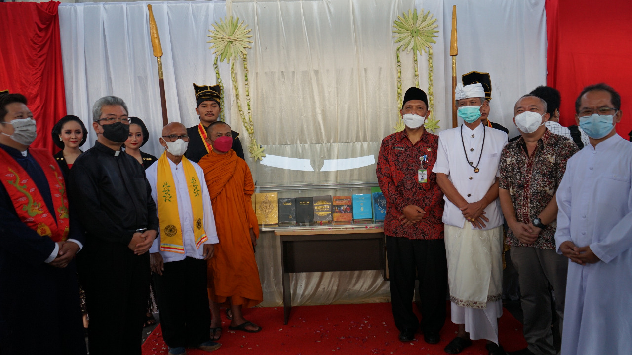 Kankemenag :Tujuh  Kitab Suci Disimpan Di Menara Pandang Teratai  Ini Simbol Kebersamaan