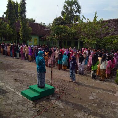 Semangat Kartini Harus Tumbuh dalam Diri  Siswi MTsN 3 Rembang