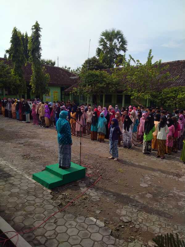 Semangat Kartini Harus Tumbuh dalam Diri  Siswi MTsN 3 Rembang