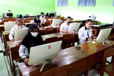 Kembangkan Diri dengan Menulis
