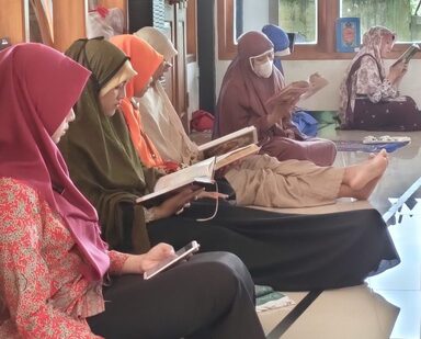 Guru MTs N 1 Banjarnegara Kejar Target 2 Kali Khatam Al Quran Saat Ramadan
