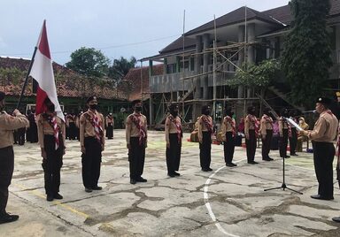 10 Anggota Pramuka MTs Negeri 1 Banjarnegara Resmi Dilantik Menjadi Pramuka Garuda