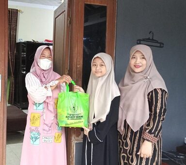 MIMAU Bagikan 100 Paket Sembako Kepada Warga