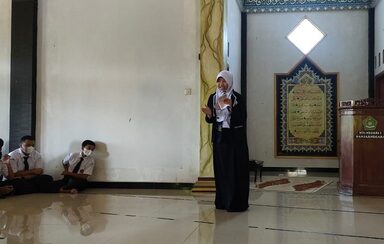 Kultum Madtsansa: Ini  Dia Khasiat Sedekah ala Azizah Khoirunisa