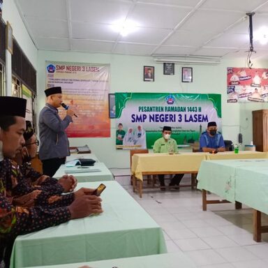 KUA Lasem Isi Pesantren Ramadan di SMP N 3 Lasem